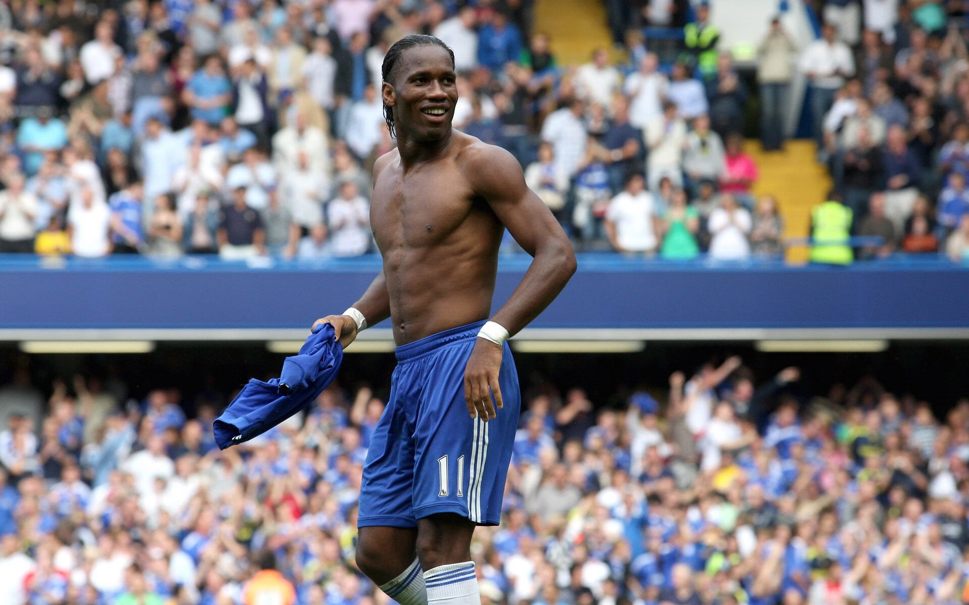 凯恩时刻，当F1争冠之夜响起足球的终场哨